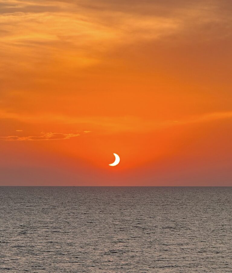 2026_Solar_Eclipse_crescent setting sun